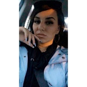 Meet your Posher, Alexis